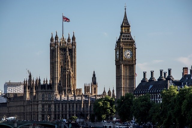uk government extend leaseholds by 990 years