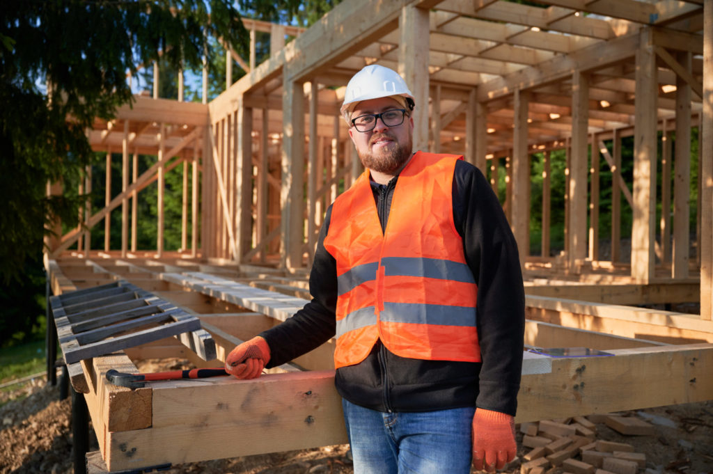 Carpenter constructing wooden frame house 2023 11 27 05 32 00 utc 1536x1022 1