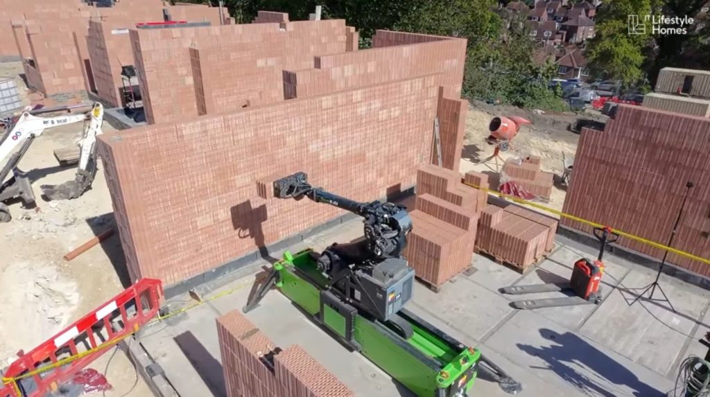 Bricklaying robot courtesy of GreenBuild 1536x859 1